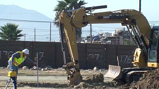 Construction starts on models of Mexico border wall
