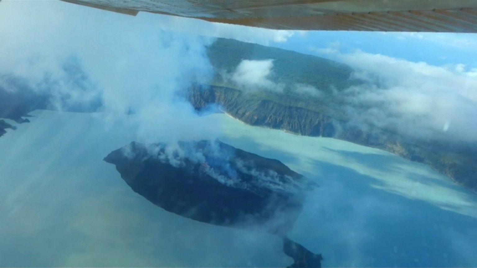 Vanuatu: Manaro-Vulkan spuckt Feuer und Asche