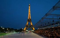 Az Eiffel-torony volt az YSL-bemutató háttere