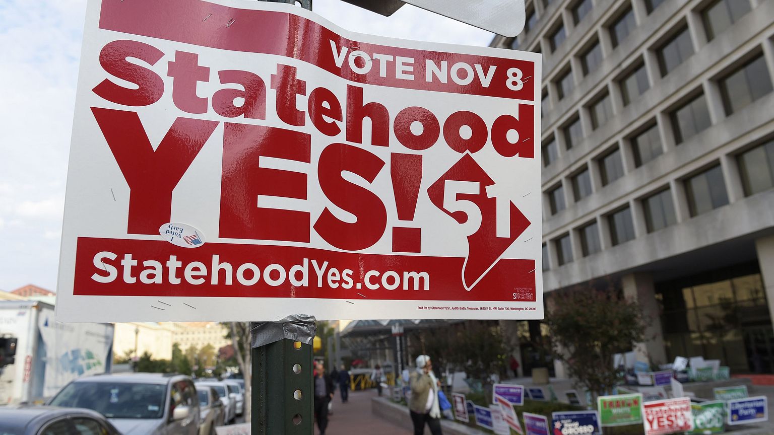 Image: Signs supporting DC statehood are on display outside an early voting