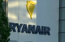 Ryanair, nuovi guai: cancella altri  voli. E si ritira dalla gara per Alitalia
