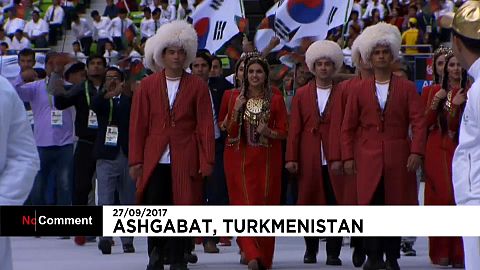 Aşkabat'taki kapanış seremonisi izleyenleri büyüledi