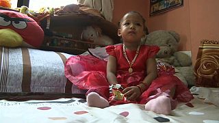 بالفيديو: طفلة في الثالثة من العمر تتحول إلى إلهة في نيبال