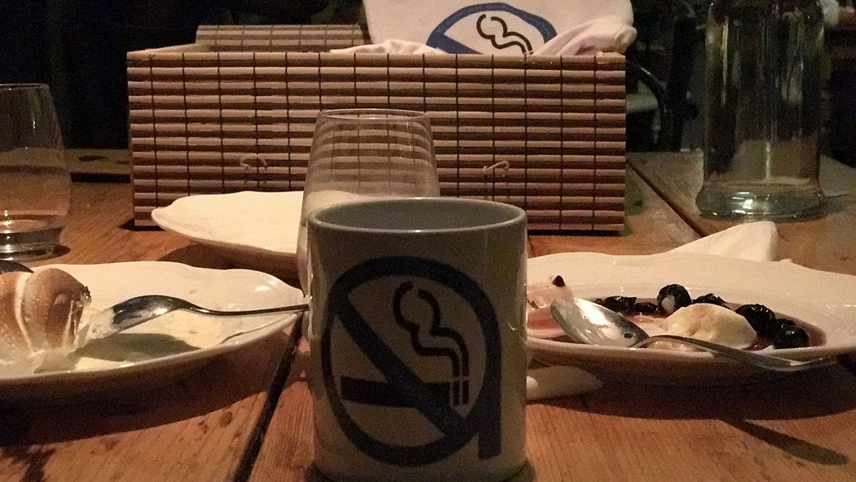 Ελλάδα: Πού θα βρείτε εστιατόρια και μπαρ όπου πραγματικά απαγορεύεται το κάπνισμα;