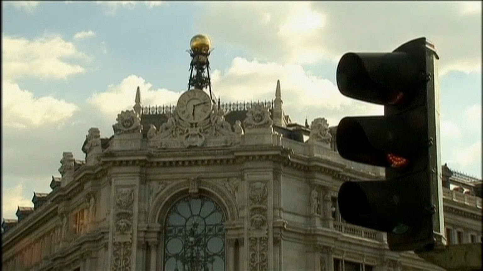 El Banco de España alerta por primera vez de la crisis catalana