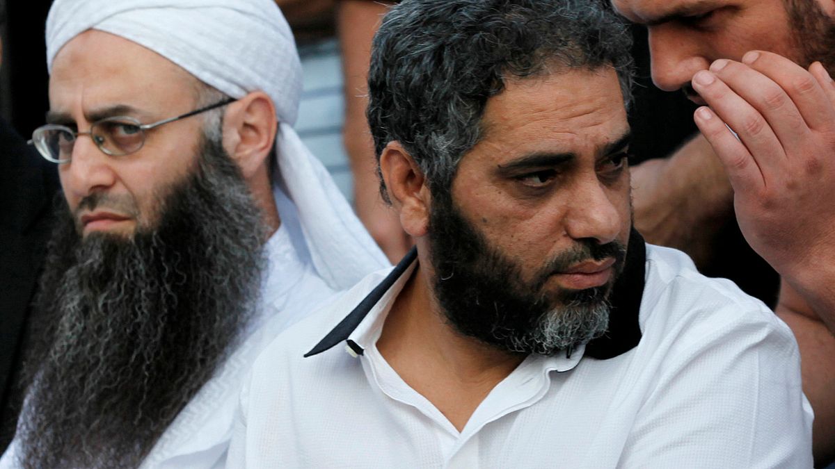 الحكم بإعدام الشيخ أحمد الأسير وسجن فضل شاكر 15 عاما