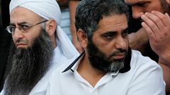 الحكم بإعدام الشيخ أحمد الأسير وسجن فضل شاكر 15 عاما