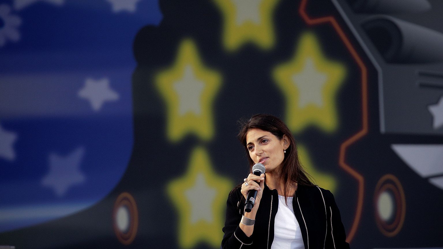 Roma: cade l'accusa di abuso d'ufficio contro Virginia Raggi