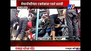 Mumbai Tren İstasyonu'nda izdiham:15 ölü