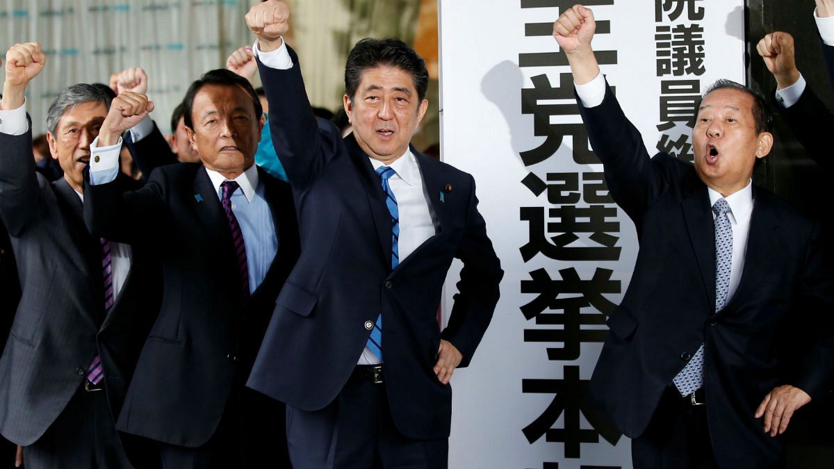 چرا نخست‌وزیر ژاپن تصمیم به برگزاری انتخابات زود‌هنگام گرفت؟