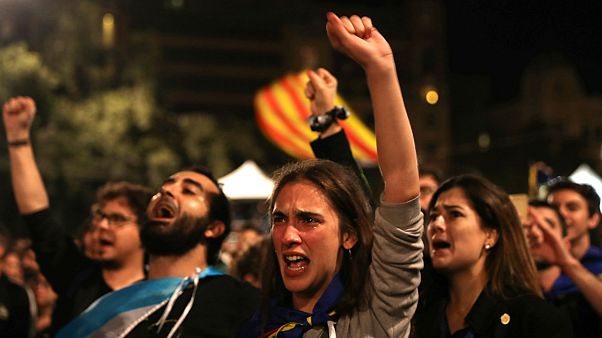 DIRETTA - Referendum Catalogna: 761 feriti, urne chiuse e manifestazione a Barcellona. Rajoy: "Offesa alla democrazia" DIRETTA - Referendum Catalogna: 761 feriti, urne chiuse e manifestazione a Barcellona. Rajoy: "Offesa alla democrazia"