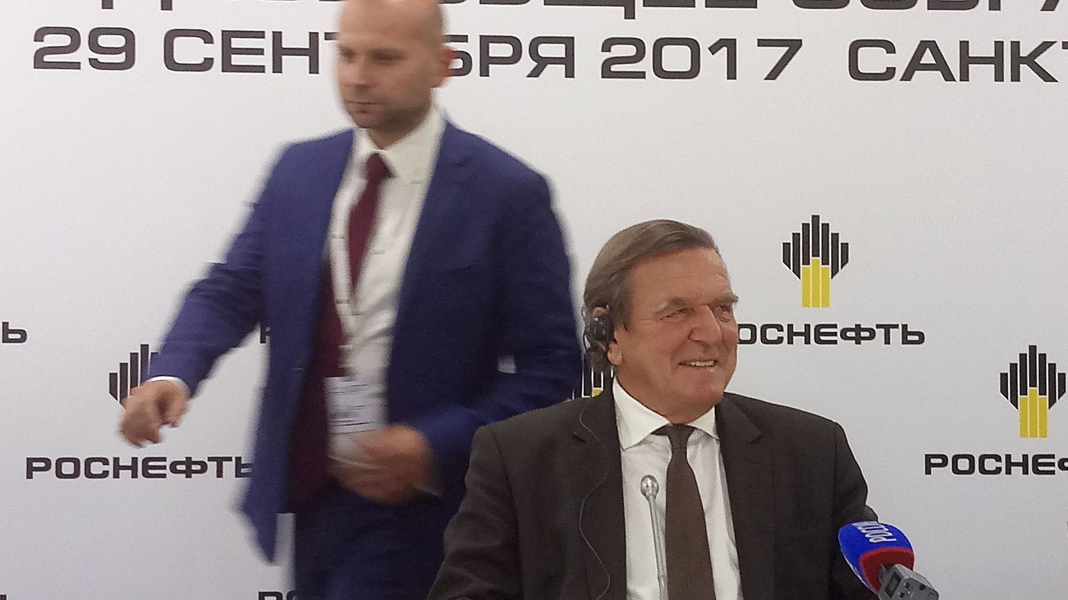 9 bitterböse Tweets zu Schröder bei #Rosneft