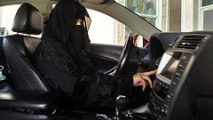 "حرب إلكترونية" بين المؤيدين والرافضين لقيادة السعوديات للسيارات