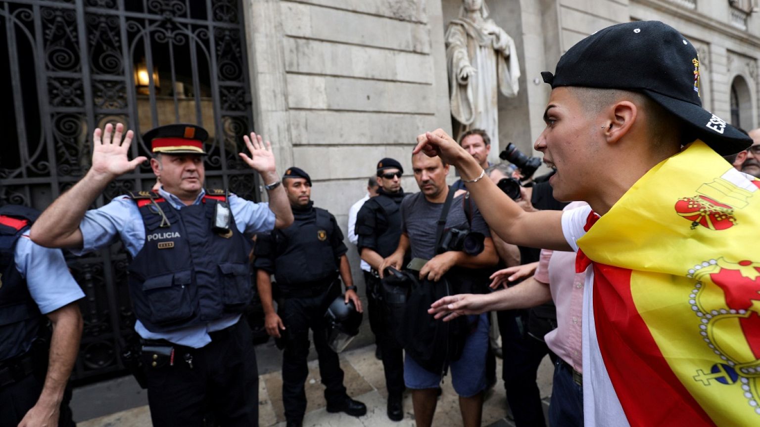 Barcellona, tafferugli alla manifestazione anti-referendum