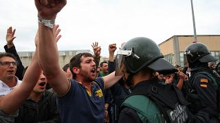 Katalonya'da olaylı referandum: En az 800 kişi yaralandı