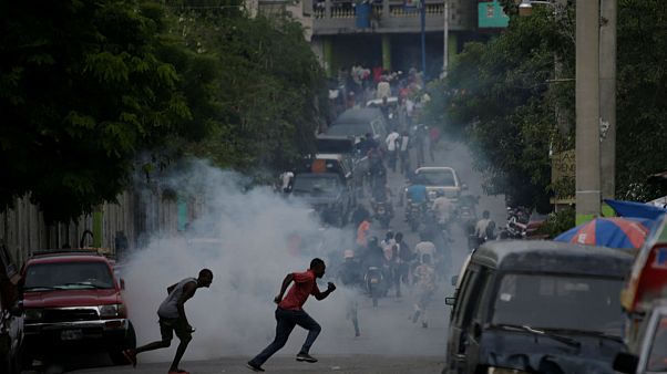 Haiti'de vergi zammı protestosu Haiti'de vergi zammı protestosu