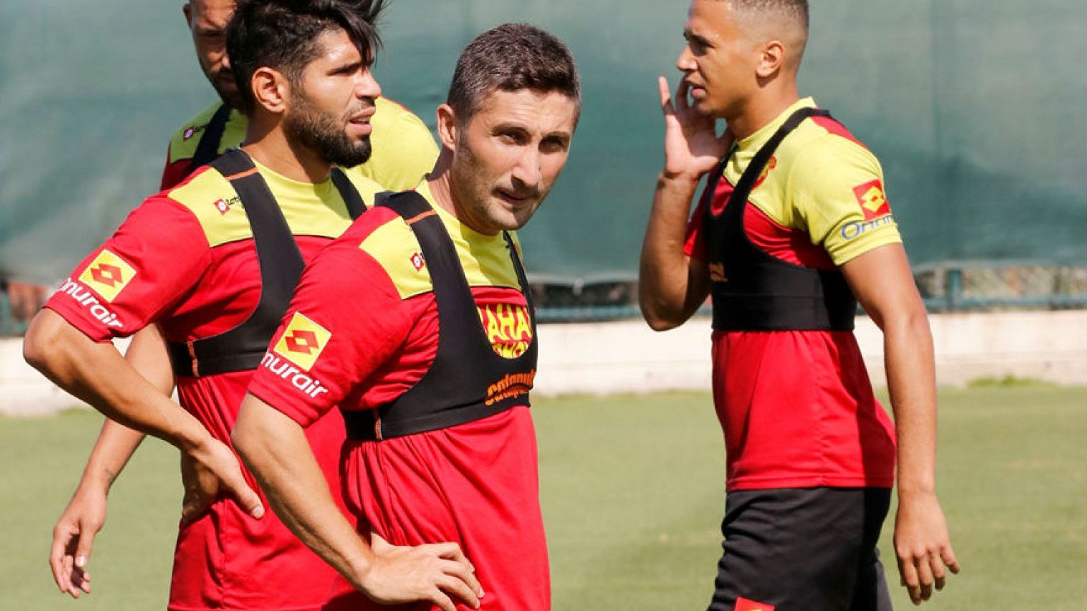 Sabri Sarıoğlu Göztepe'nin 35 yıllık milli forma hasretini giderdi