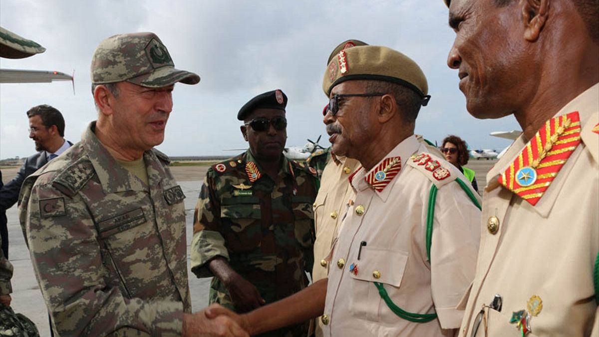 Türkiye'nin yurt dışındaki en büyük askeri üssü Somali'de açıldı