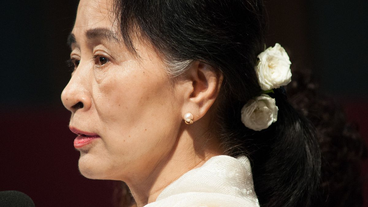 Oxford Üniversitesi Myanmar lideri Suu Çi'nin portresini kaldırdı