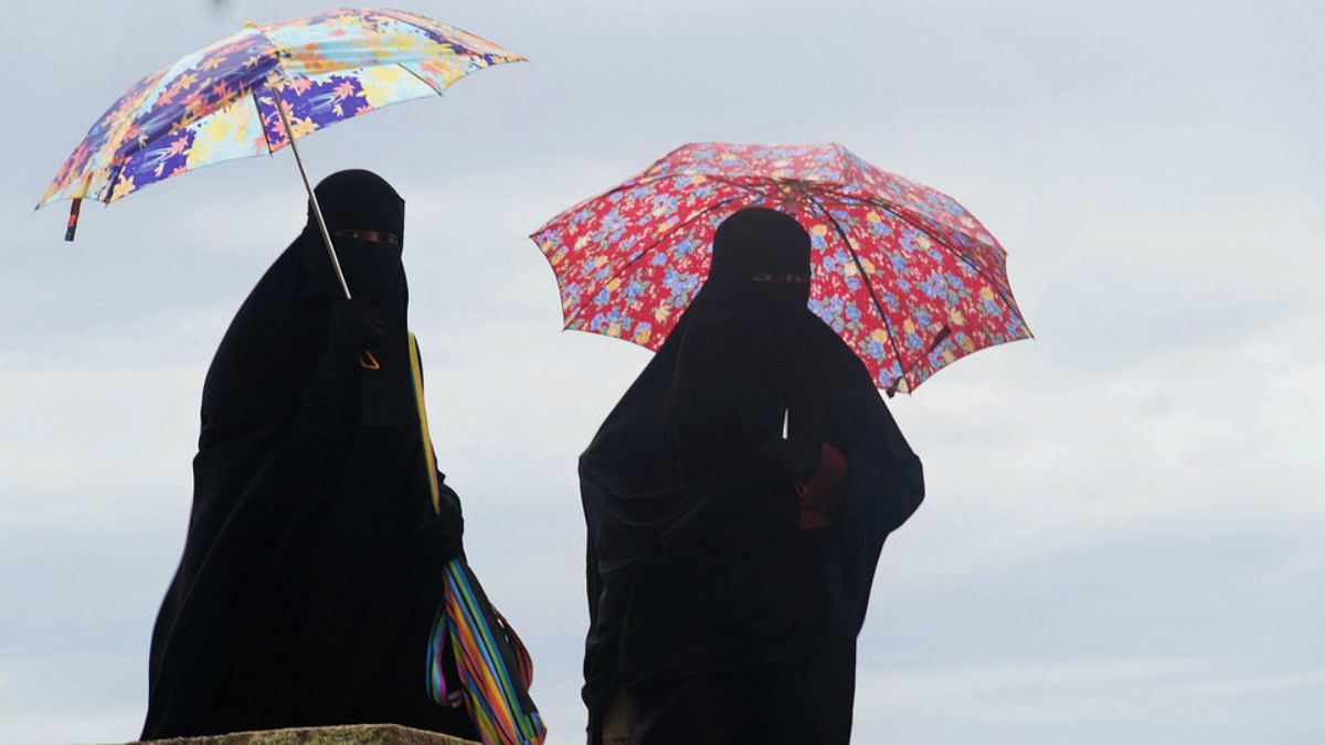 قانون ممنوعیت پوشیدن برقع و نقاب در اتریش اجرایی شد
