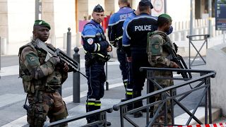 Lelőttek egy férfit Marseille-ben, miután két embert halálra késelt