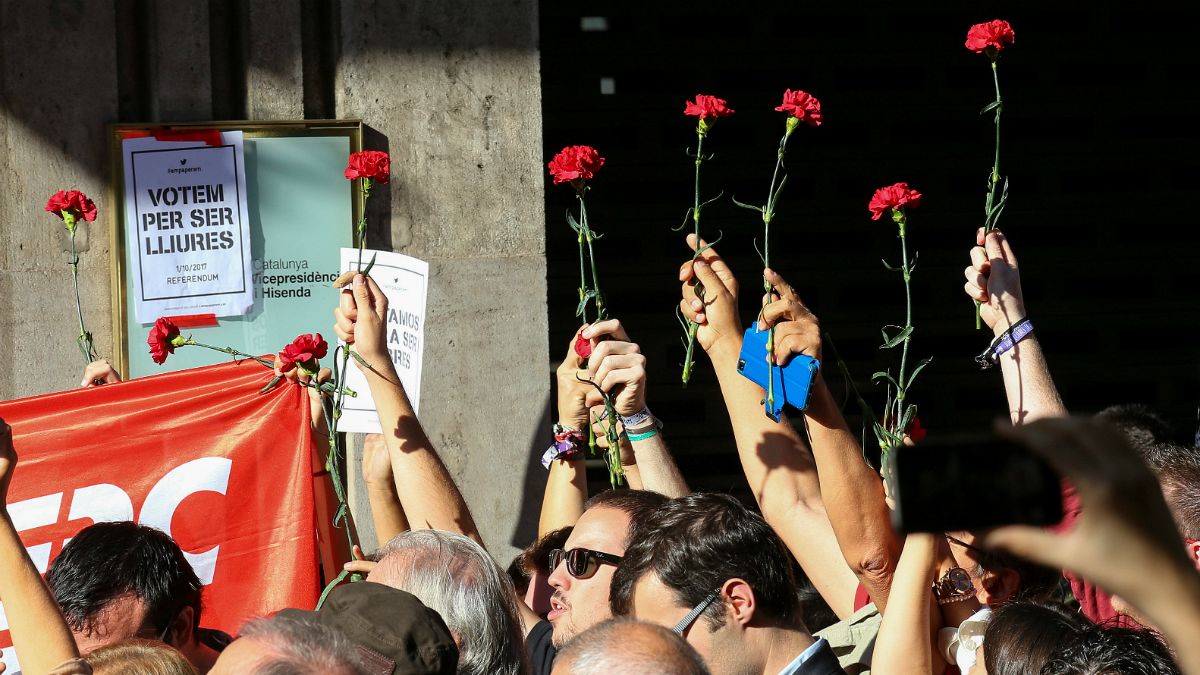 Cravos evocam Portugal na "revolução" da Catalunha