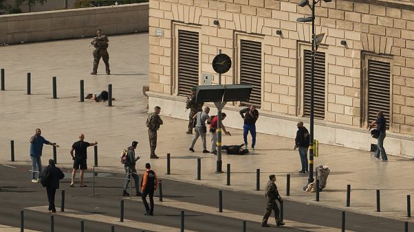 Une attaque au couteau fait deux morts à Marseille Une attaque au couteau fait deux morts à Marseille