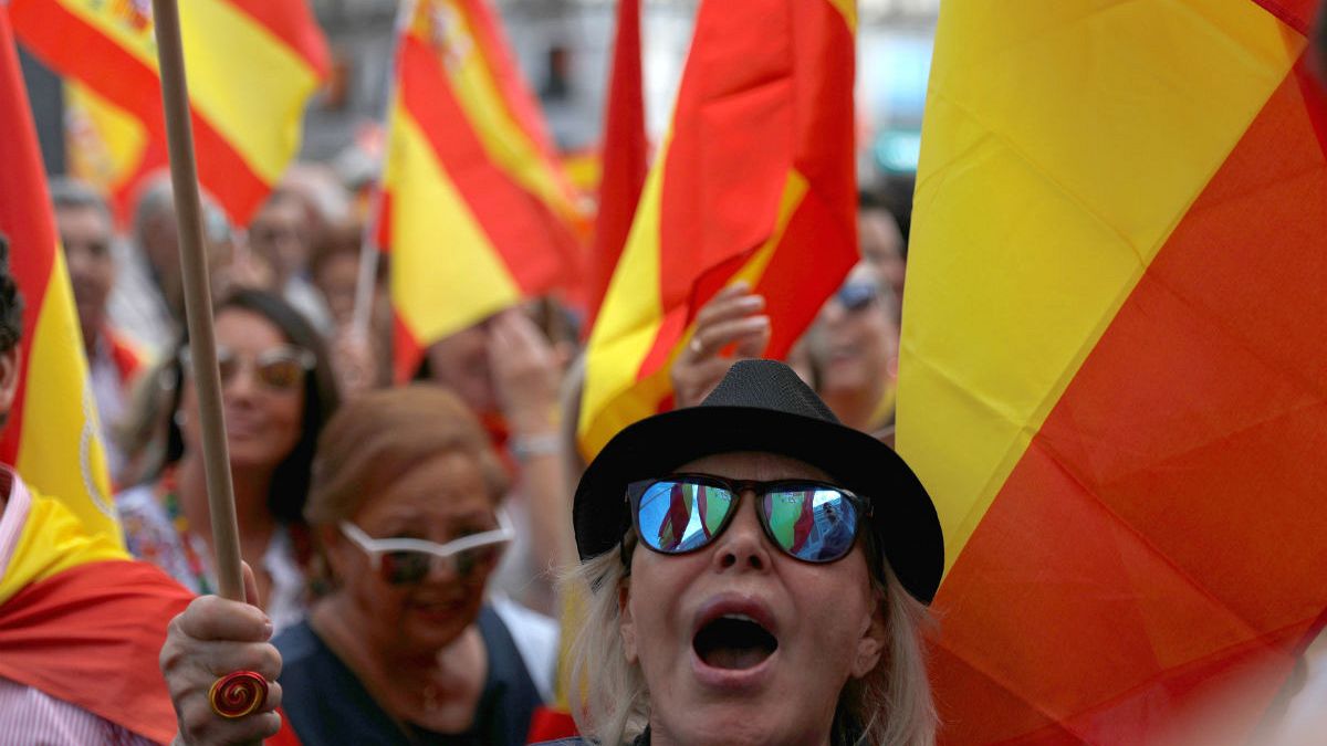 Tüntetés, ellentüntetés Madridban