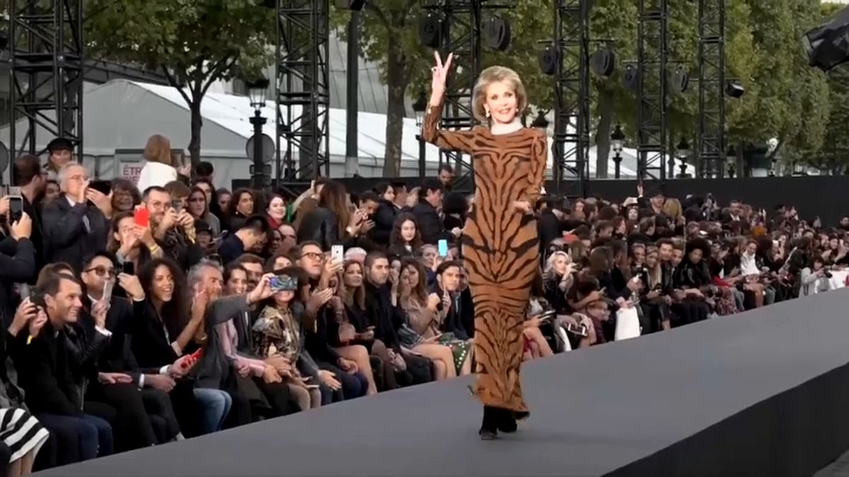 Helen Mirren e Jane Fonda arrebatam na semana da Moda de Paris
