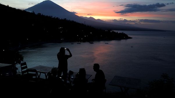 Indonesia: attesa per l'eruzione del vulcano Agung, 140.000 evacuati Indonesia: attesa per l'eruzione del vulcano Agung, 140.000 evacuati