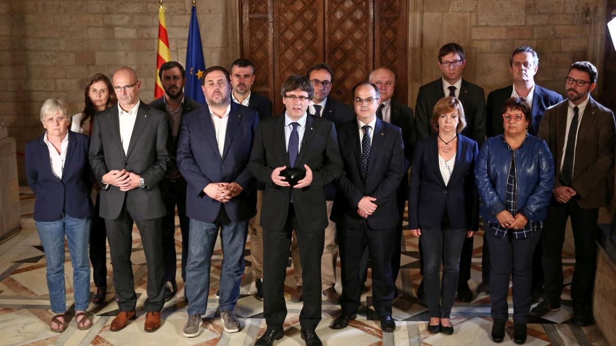 Katalan yetkililer referandum sonrası halkı selamladı