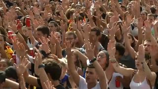 طلبة كتالونيا يرفعون صوتهم عاليا ضد قمع مدريد