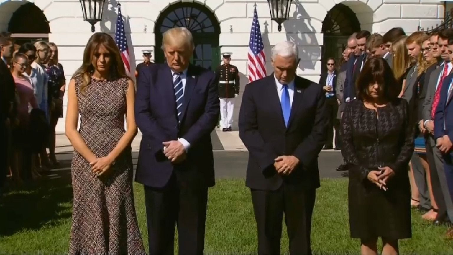 Trump agli americani: dopo la strage, appello all'unità