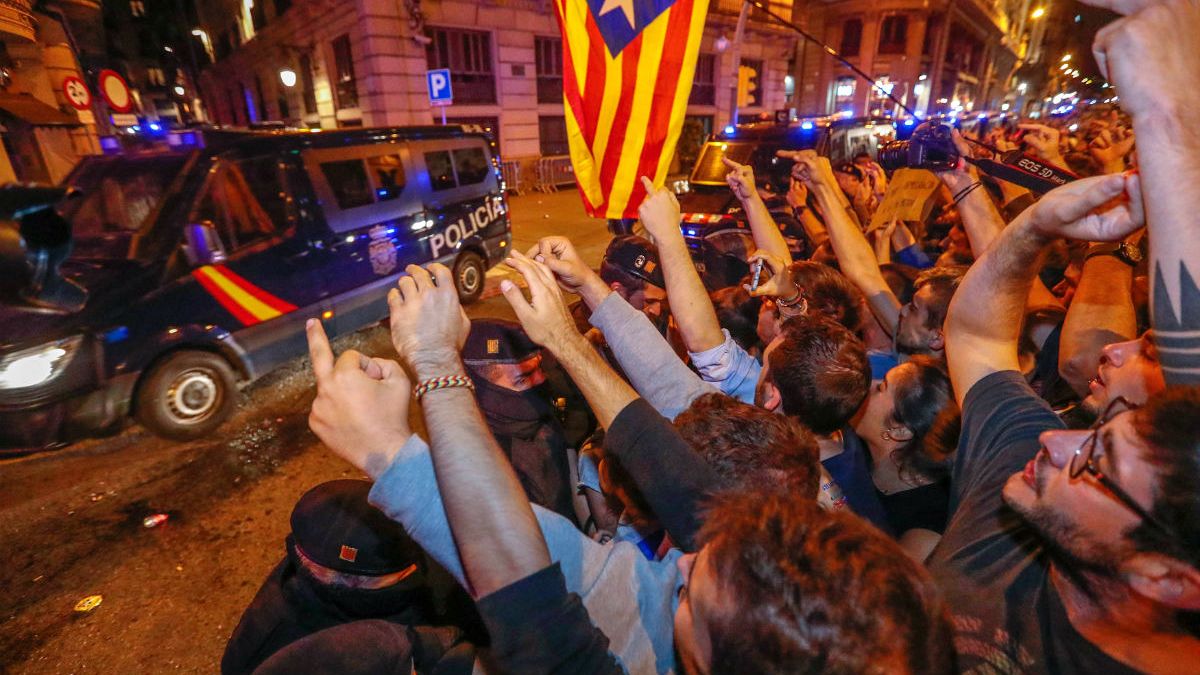 Katalonya'da ulusal polise tepki dinmiyor