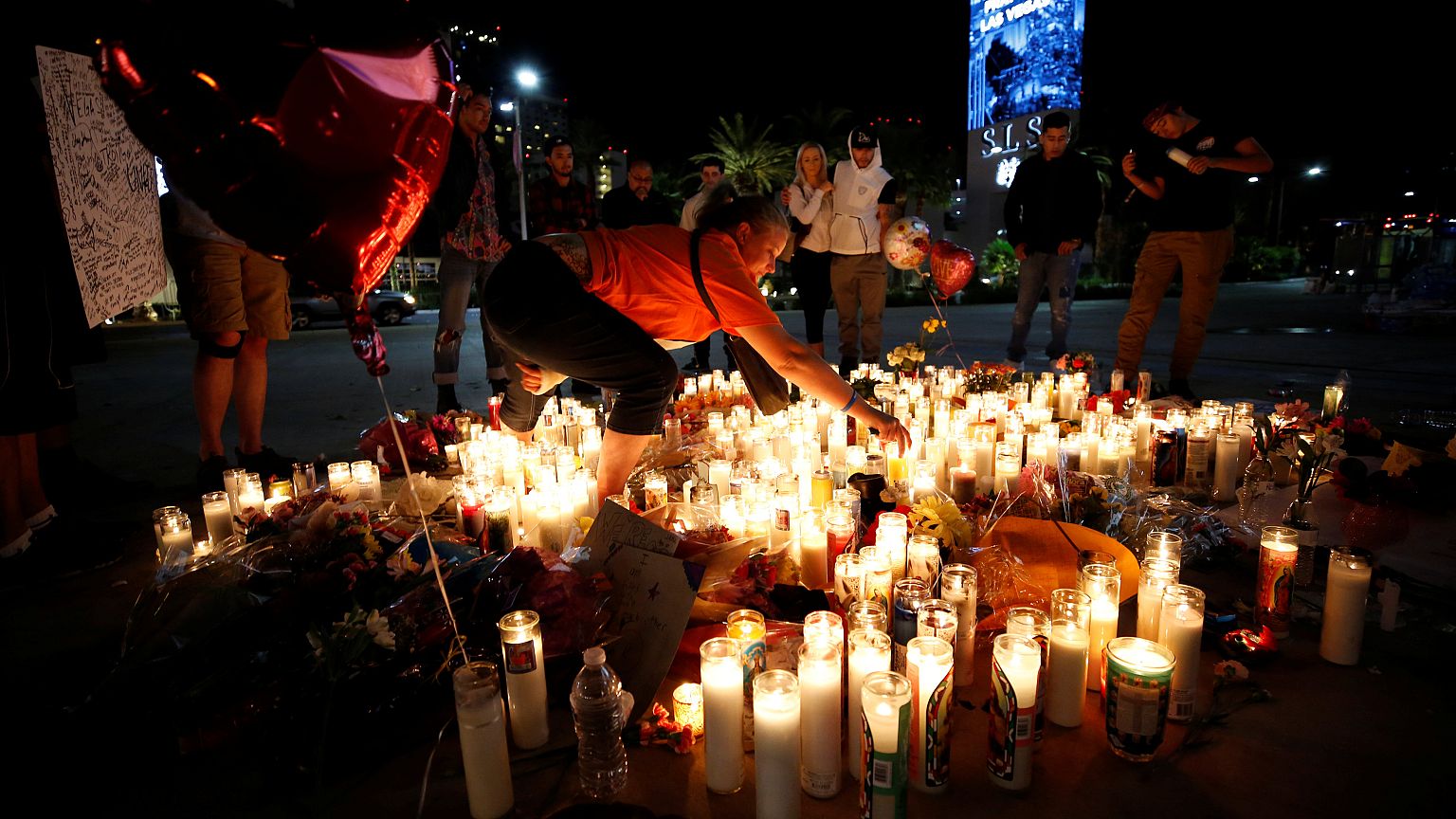 Les habitants de Las Vegas se recueillent après la fusillade