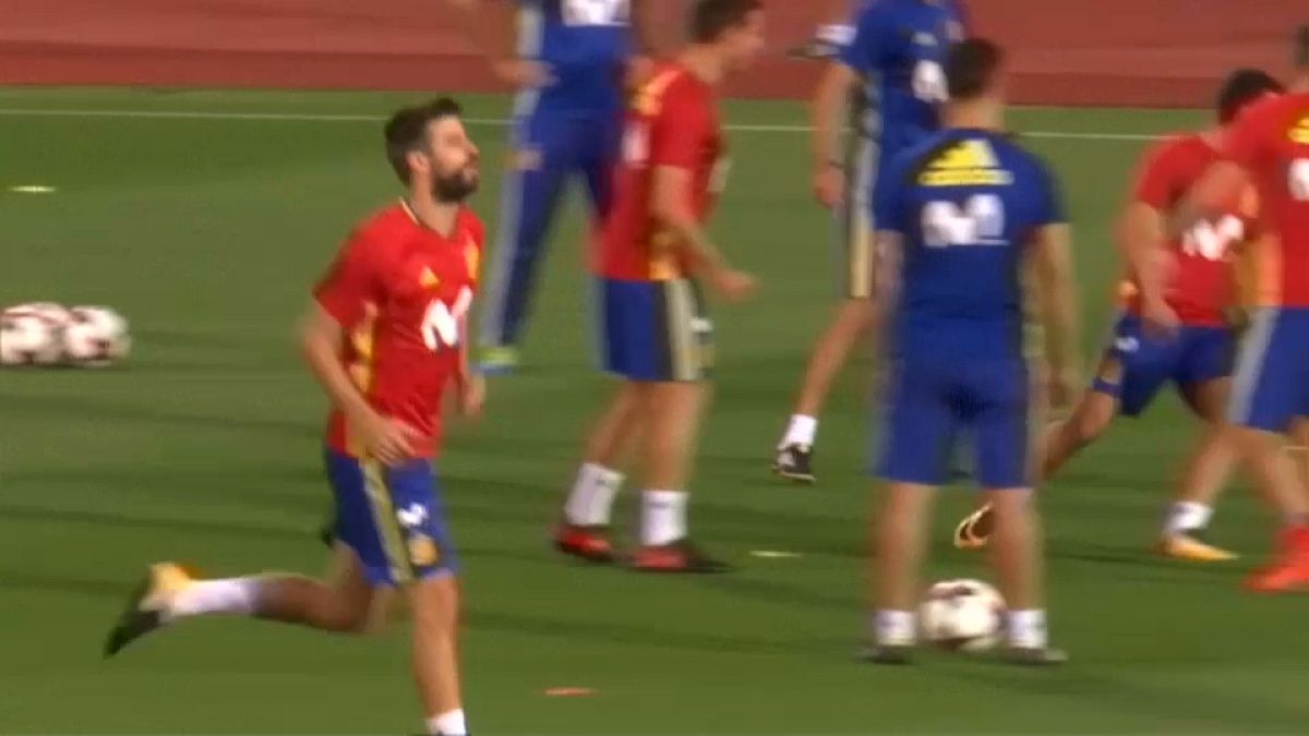 Pique booed while training with Spanish national team