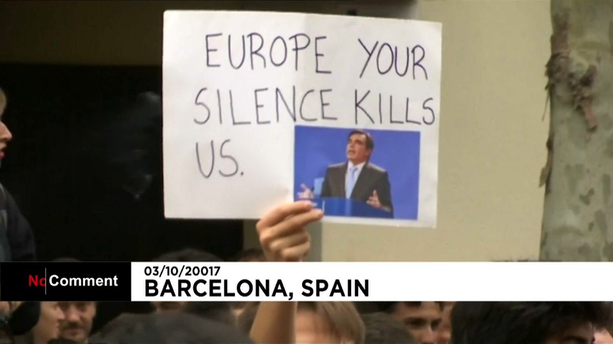 Tüntetés a spanyol Néppárt barcelonai székházánál