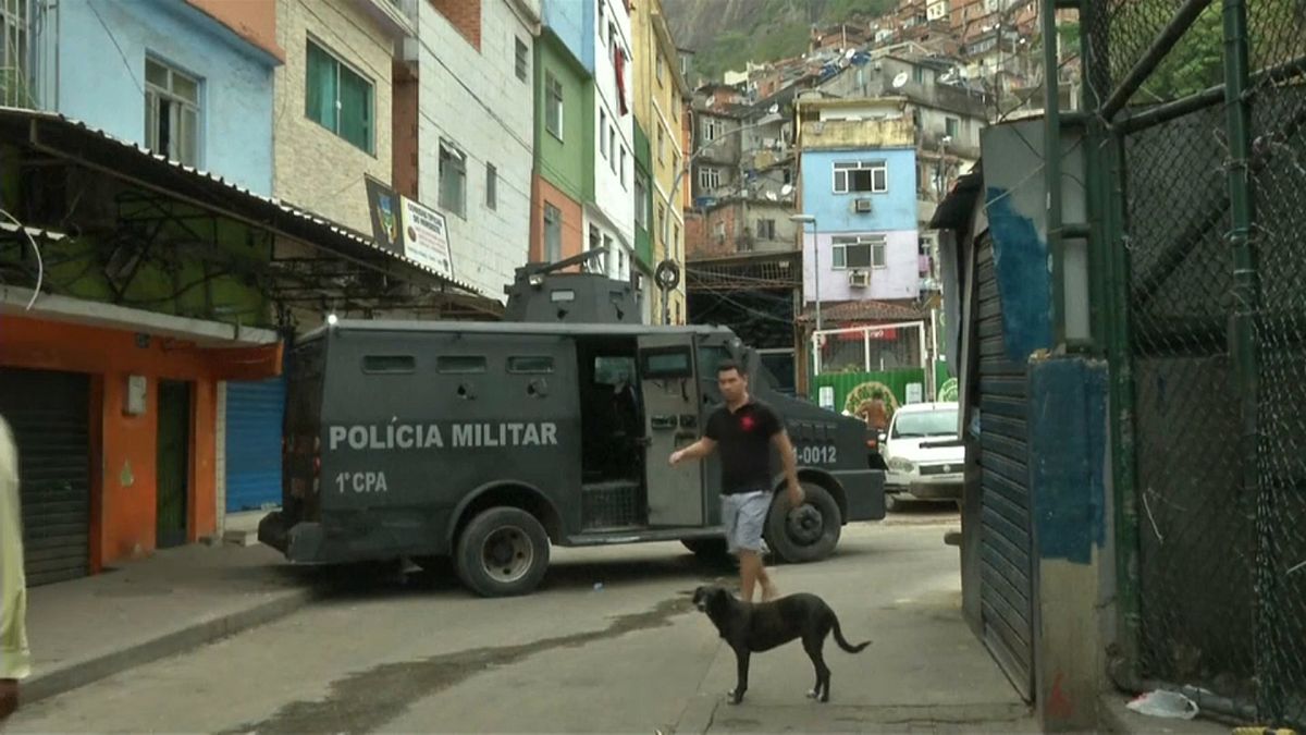 Sociólogo diz que exército não é solução para violência na Rocinha