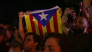 Каталонцы прогоняют полицейских