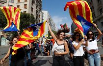 Καταλονία: «Θέλουμε ανεξαρτησία και όχι βία» φωνάζουν οι διαδηλωτές