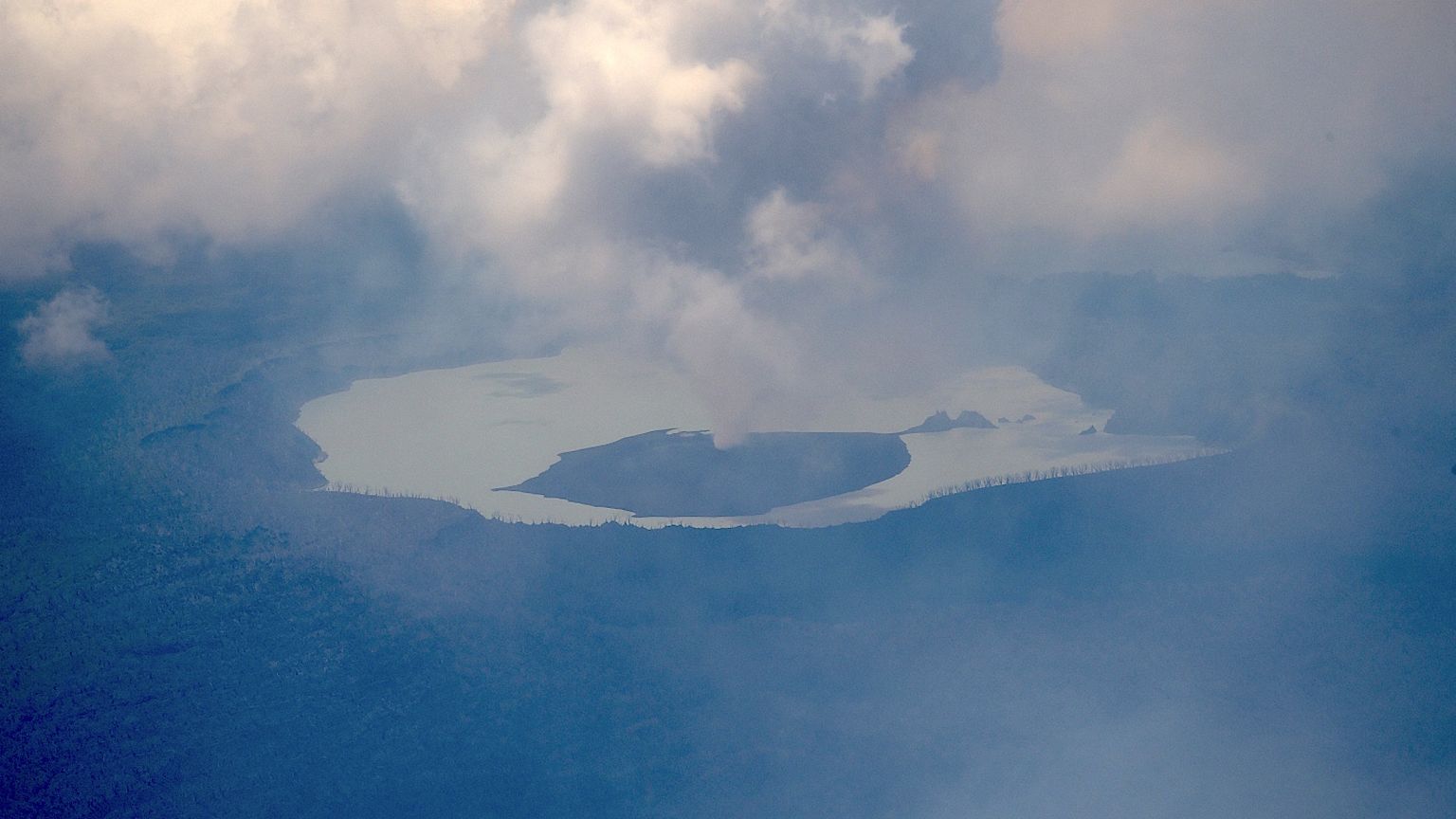 Erupção vulcânica iminente obriga a evacuação