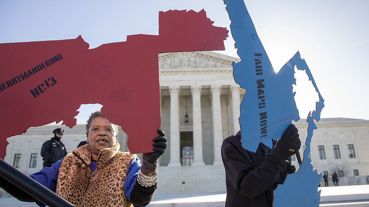 Supreme Court temporarily blocks rulings requiring new voting maps for Ohio and Michigan