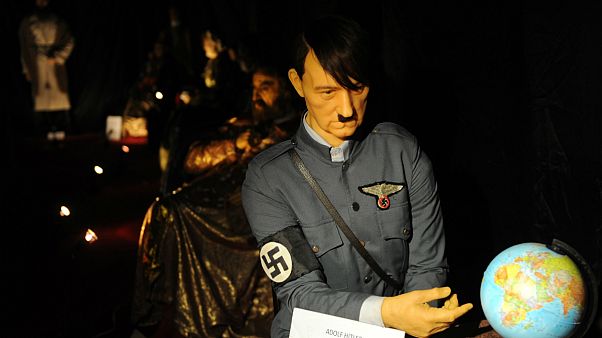 Hitler'e ait olan küre açık artırmada satıldı Hitler'e ait olan küre açık artırmada satıldı