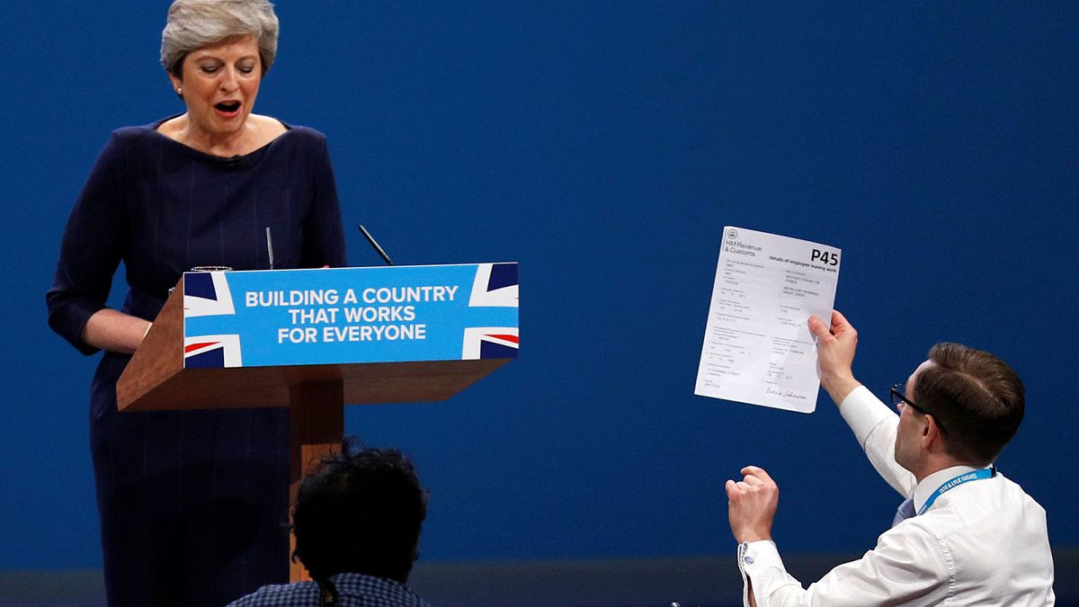 Brexit: lettera di "licenziamento" per Theresa May