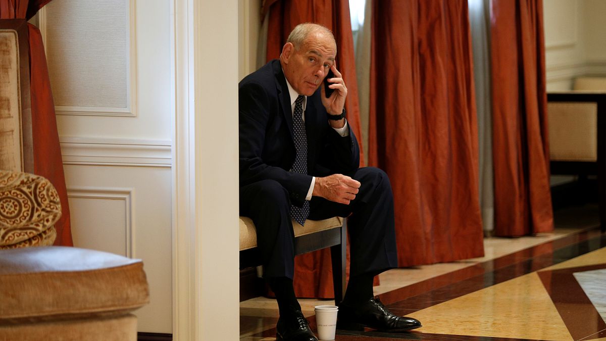 هل اخترق الهاتف الشخصي لكبير موظفي البيت الأبيض؟