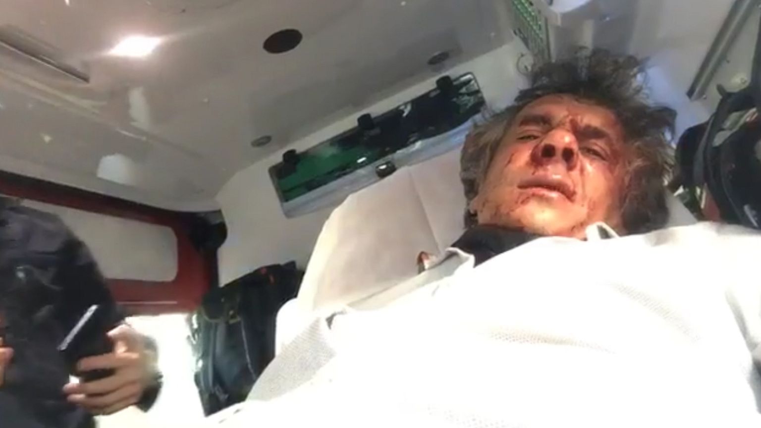 الناشط رشيد نكاز يتعرض للضرب من طرف صهر الرئيس السابق للبرلمان الجزائري