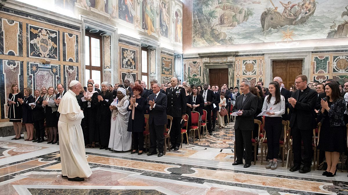 Πάπας Φραγκίσκος: «Η Εκκλησία απέτυχε να προστατέψει τα παιδιά»