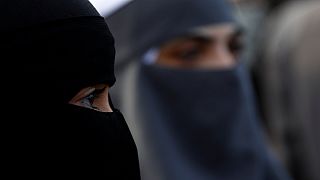 الدانمارك تتجه لحظر ارتداء النقاب والبرقع