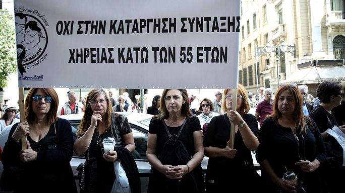 Αποτέλεσμα εικόνας για Grecia, proteste contro tagli alle pensioni