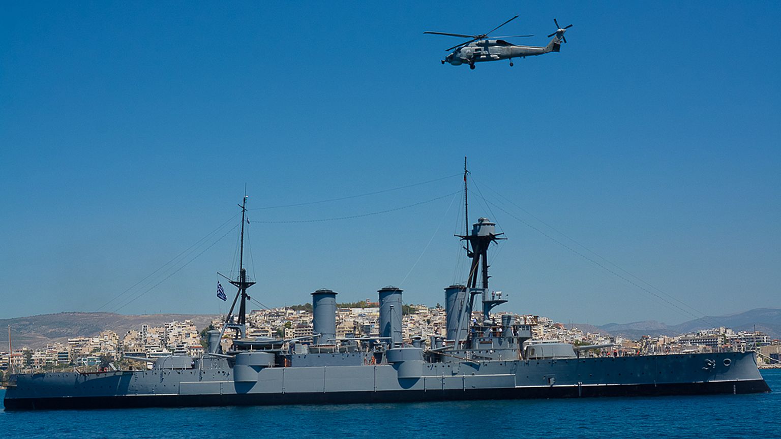 Στη Θεσσαλονίκη το θρυλικό θωρηκτό «Αβέρωφ» (βίντεο)